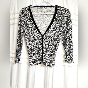 Great condition, leopard print, xs sweater
